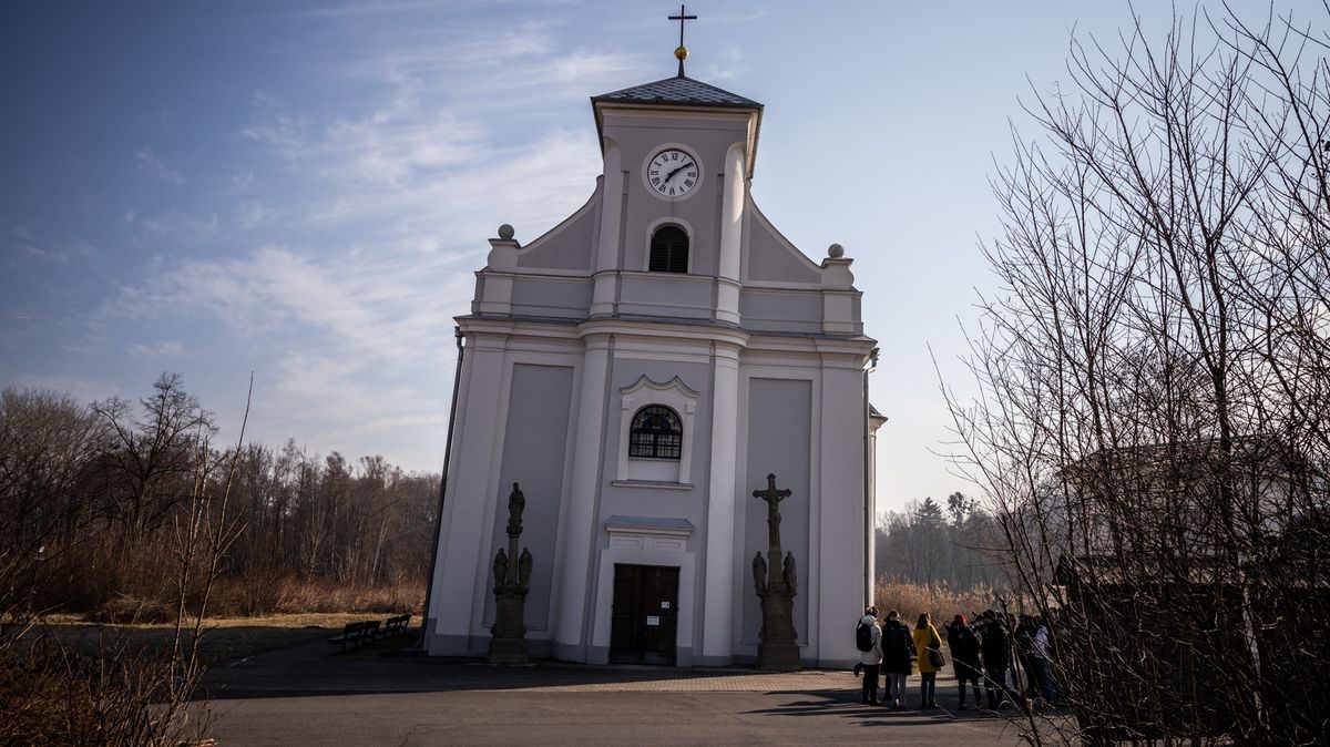 Šikmý kostel, který proslavila kniha Lednické, čeká oprava za sedm milionů